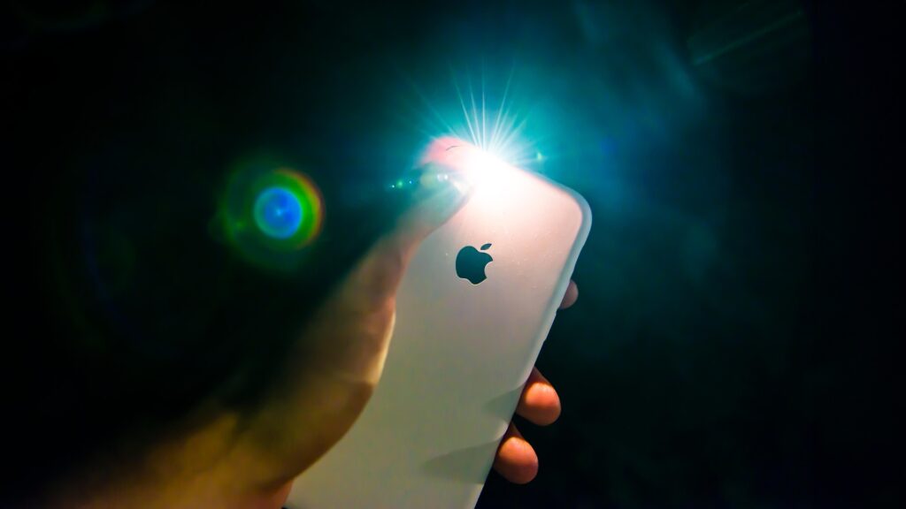 iPhone dinamik ada yeni el feneri