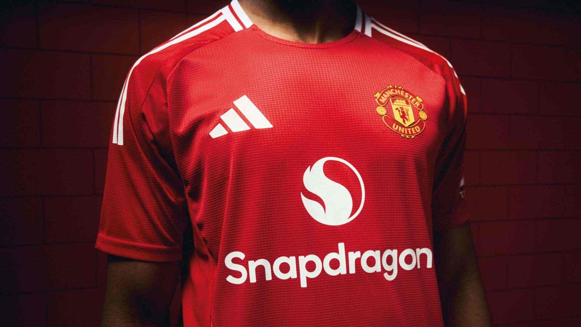 Manchester United, Snapdragon göğüs sponsorluğu!