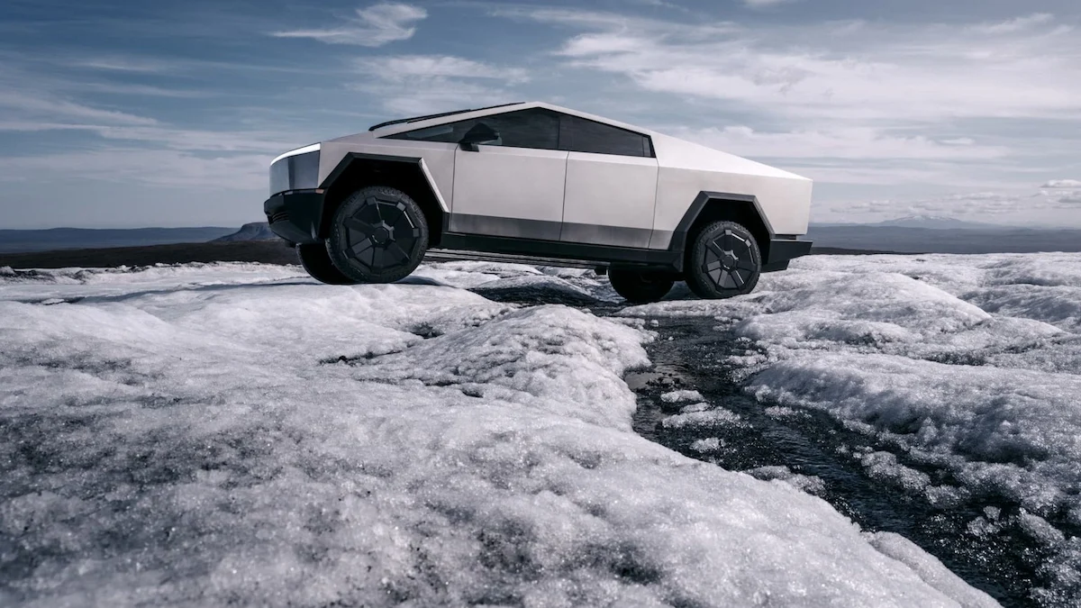 Tesla, Cybertruck'ları beşinci kez geri çağırdı!