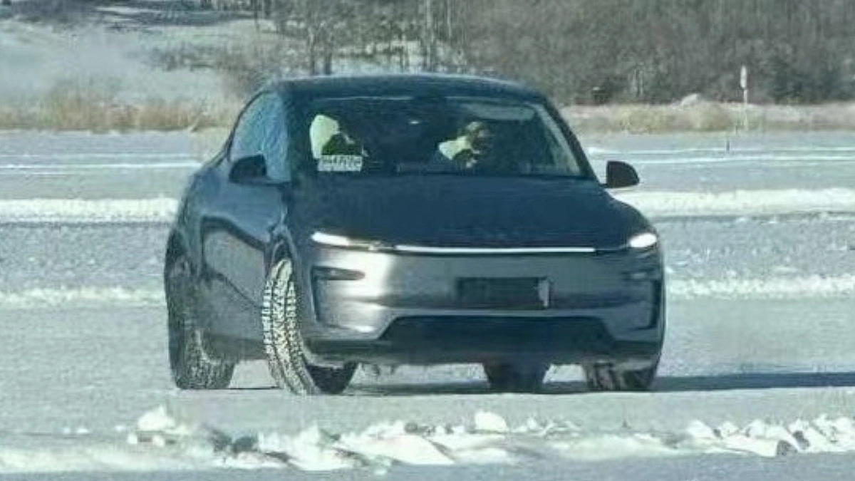 Tesla Model Y ilk kamuflaj olmadan görüldü